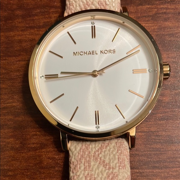 Michael Kors Gold and White Classic Watch - Picture 1 of 6